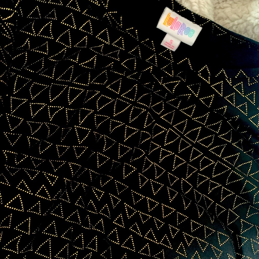 2/$20 Black and gold LulaRoe high low shirt